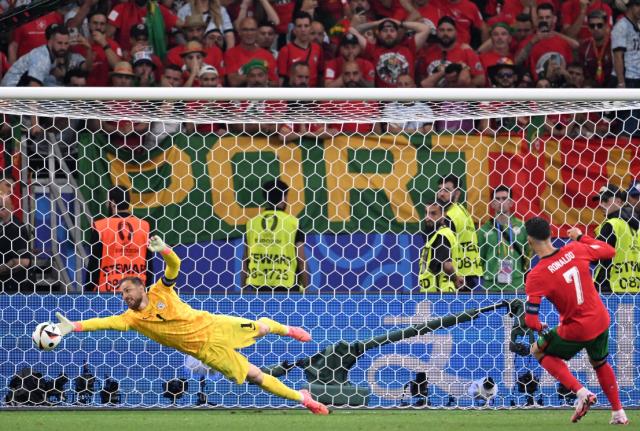 开云体育官网-加时赛失点后痛哭 点球大战第一个射进 C罗有种！